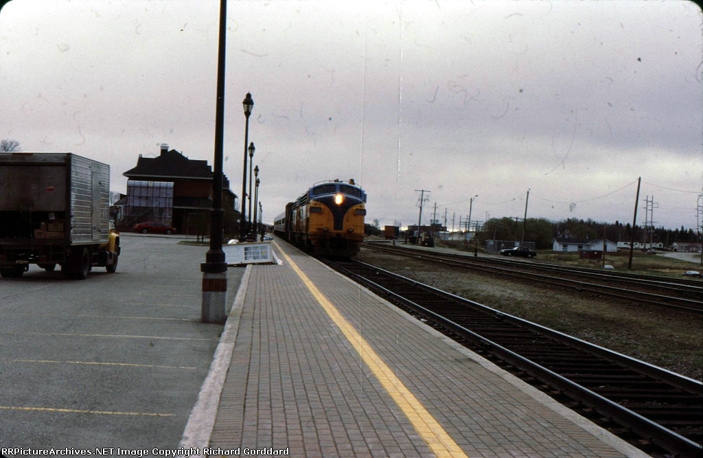 Polar Bear Express approching the station